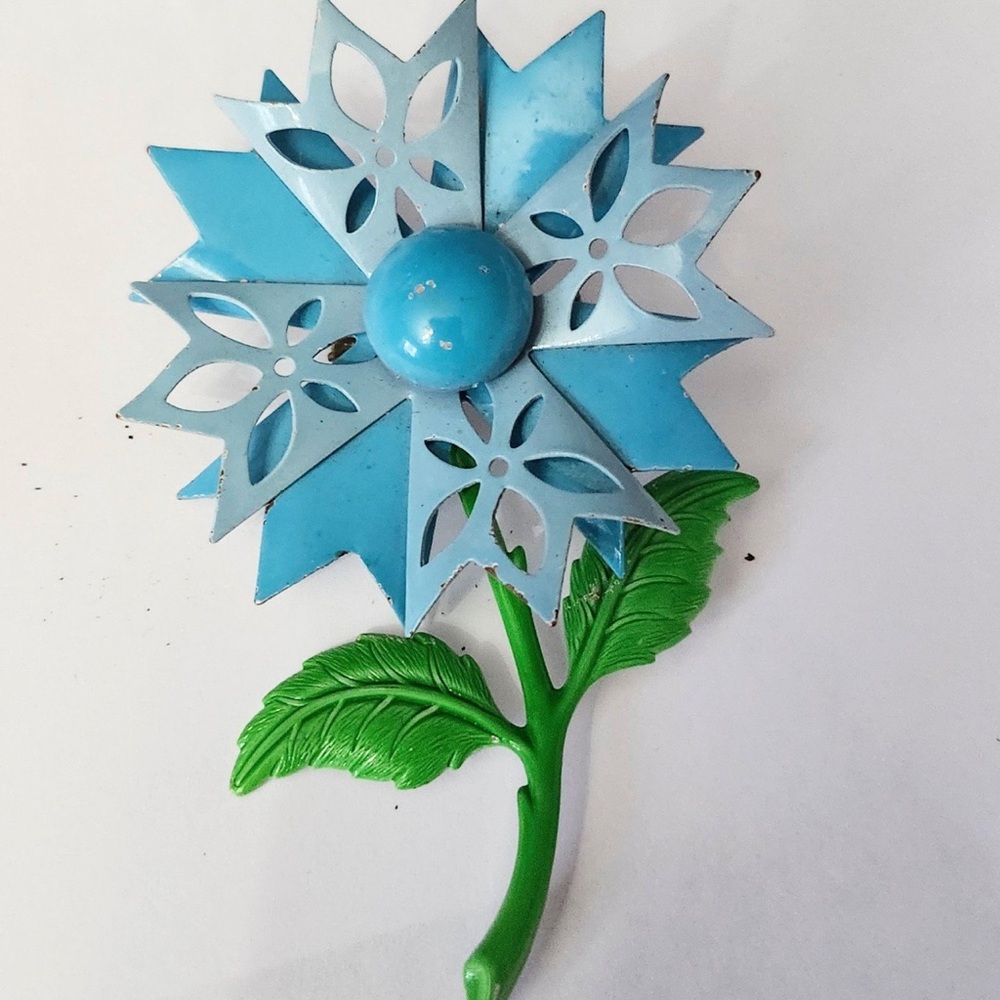 Vintage Mod 1960s Aqua Enamel Cutout Metal Flower Daisy Brooch